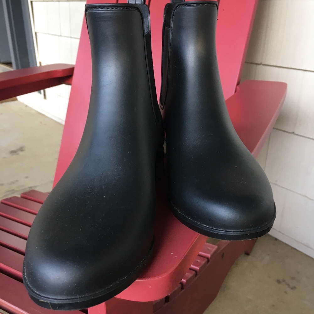 Sam Edelman woman’s short rubber boots.